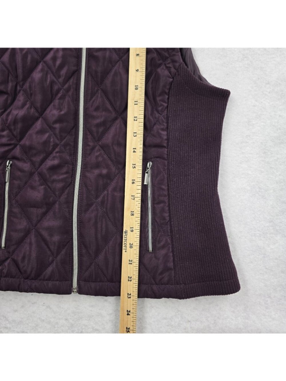 Christopher Banks Quilted Vest Size M Full Zip Flex Ribbed Side Panels Layering - Picture 8 of 8